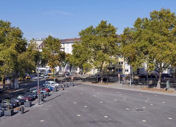 Vergrößerte Ansicht von Der Meeräckerplatz im Stadtteil Lindenhof wurde 2018 saniert. Der Platz ist nicht nur der Platz für die Markthändler mit ihren Angeboten aus der Region, sondern jetzt auch der neugestaltete Treffpunkt für den Stadtteil Lindenhof.