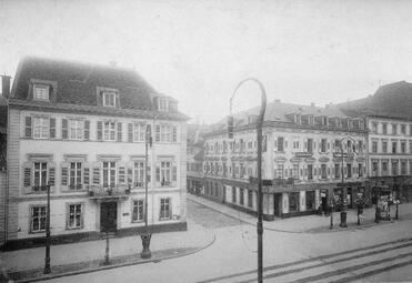 Vergrößerte Ansicht von Das Gebäude der Badischen Bank, um 1908