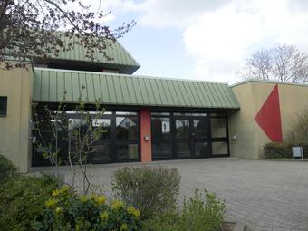 Vergrößerte Ansicht von Eingang zur Lilly-Gräber-Halle