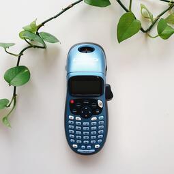 Vergrößerte Ansicht von Etikettiergerät der Firma DYMO