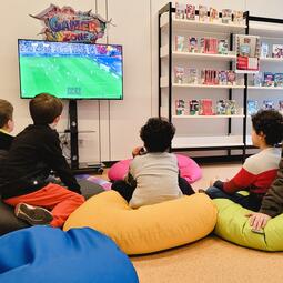 Vergrößerte Ansicht von Im Februar konnte der neue Gaming-Bereich in unserer Zweigstelle Herzogenried feierlich eingeweiht werden.