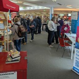 Vergrößerte Ansicht von Der Aktionstag "Aktiv älter werden in Mannheim" lockte mit Infoständen und Vorträgen.