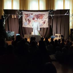 Vergrößerte Ansicht von Das Figurentheater "Grinsekatze" war zu Gast und begeisterte mit "Liebe Grüße, Deine Tilda" jung und alt.