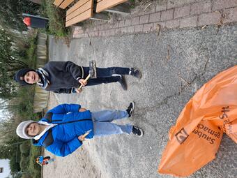 Vergrößerte Ansicht von Familie Fischer sorgt für Sauberkeit auf der Grünfläche und auf dem Spielplatz am Carolus-Vocke-Ring sowie der Endhaltestelle Feudenheim