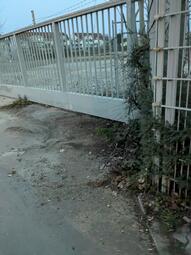 Vergrößerte Ansicht von Das Bild zeigt die gleiche Einfahrt nach dem Aufräumen