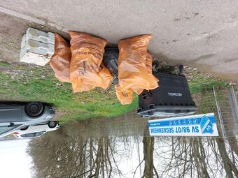 Vergrößerte Ansicht von Das Foto zeigt gesammelte Abfälle des Cleanups der SV 98/07 Seckenheim e. V.