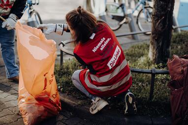 Vergrößerte Ansicht von Reinigungsaktion am Neumarkt