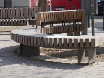 Vergrößerte Ansicht von Sitzbank auf dem Hugenottenplatz