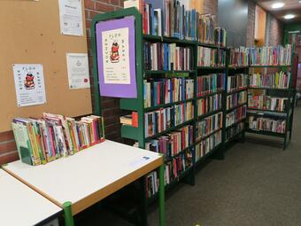 Vergrößerte Ansicht von Foto des Bücherflohmarkts in der Zweigstelle Rheinau