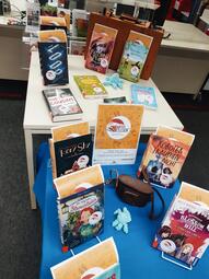 Vergrößerte Ansicht von Foto der Heiss auf Lesen-Ausstellung in der Zweigstelle Vogelstang