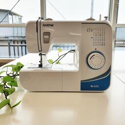 Vergrößerte Ansicht von Nähmaschine der Firma brother