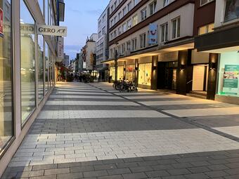 Vergrößerte Ansicht von Seit 2021 werden die Planken-Seitenstraßen neu gestaltet. Das Bild zeigt die neu gestaltete Seitenstraße in P 3/P 4
