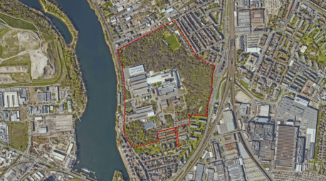 Vergrößerte Ansicht von Nach über 160 Jahren gibt die Firma SAINT-GOBAIN die „Spiegelfabrik“ in Mannheim auf. Damit endet ein bedeutendes Kapitel der Industriegeschichte im Mannheimer Norden. Durch die Aufgabe des Standortes eröffnen sich aber auch neue Möglichkeiten der Stadtteilentwicklung zwischen dem Luzenberg und Waldhof-West. Das Areal soll städtebaulich entwickelt und neu geordnet werden.