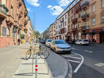 Vergrößerte Ansicht von Verkehrsberuhigter Geschäftsbereich in der Langen Rötterstraße