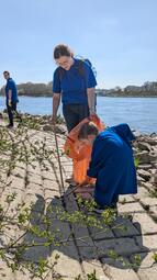 Vergrößerte Ansicht von Reinigen am Mannheimer Rheinufer