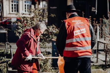 Vergrößerte Ansicht von Reinigungsaktion am Neumarkt