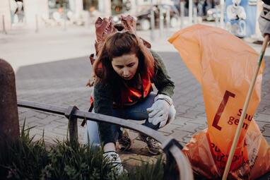 Vergrößerte Ansicht von Reinigungsaktion am Neumarkt