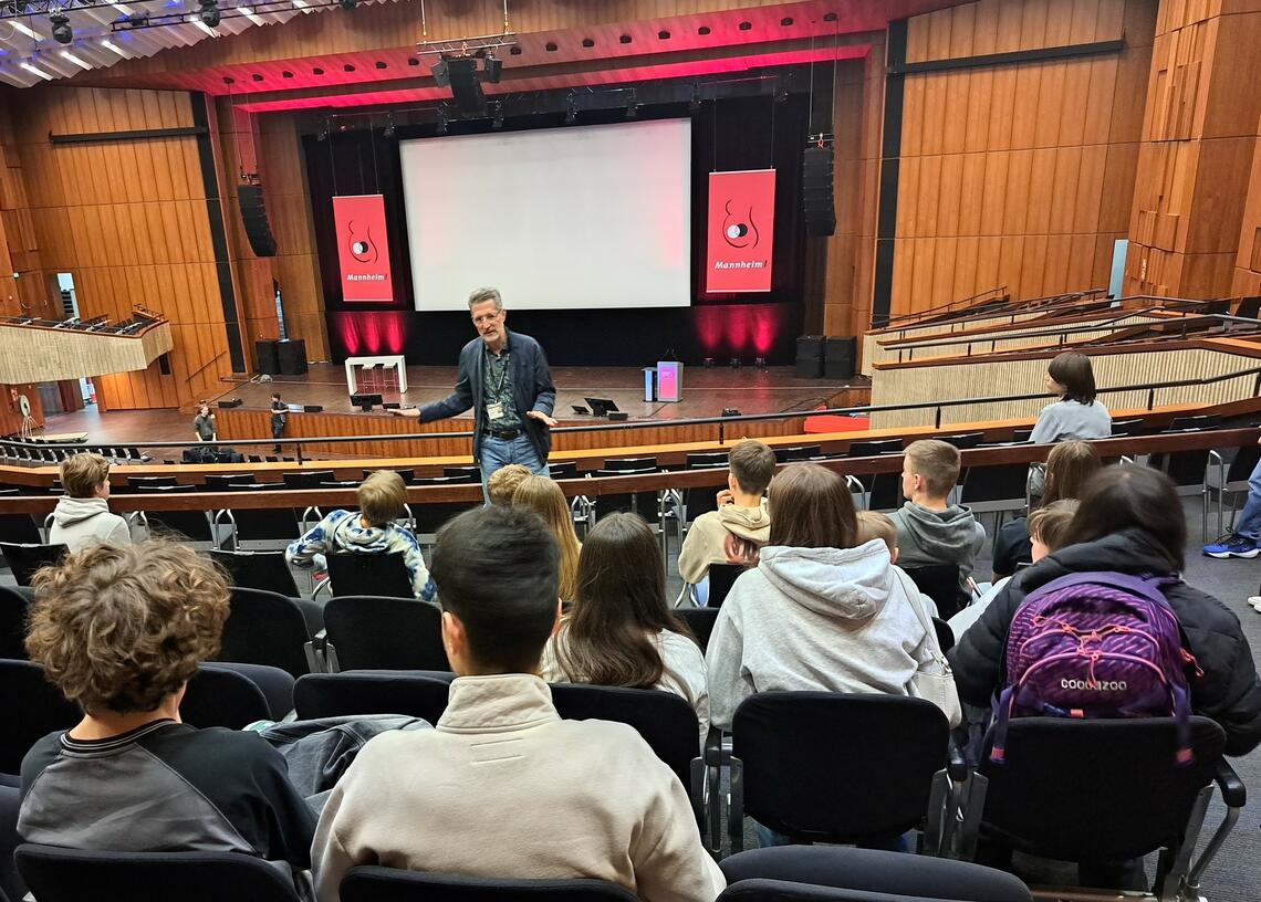 Führung Jugendakademie im Rosengarten