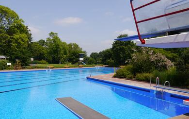 Freibäder laden zum Schwimmen ein
