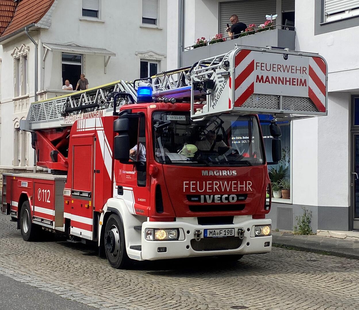 Ein Blaulichtumzug durch Feudenheim bildete den Höhepunkt des Jubiläumswochenendes.