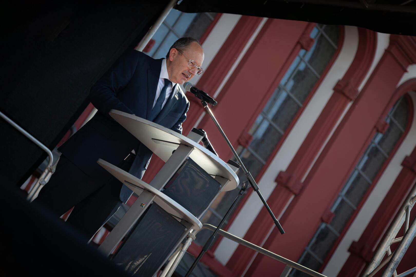 Mannheim hält zusammen: Rede von Oberbürgermeister Specht