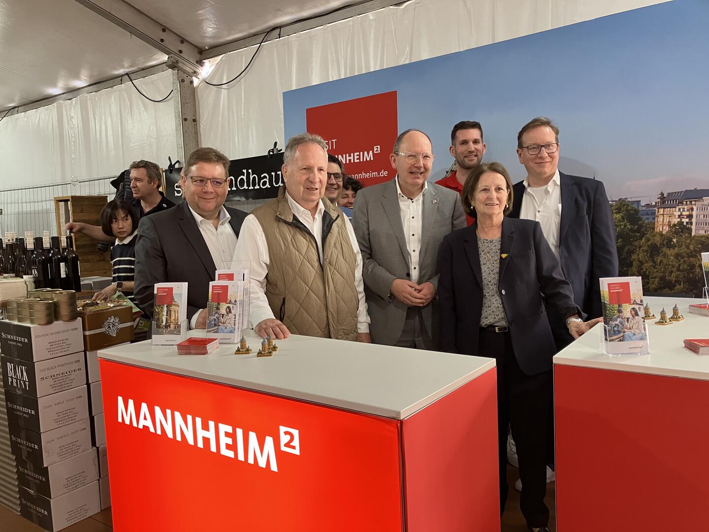 Die Delegation am Mannheim-Stand auf der Weinmesse Bacchus