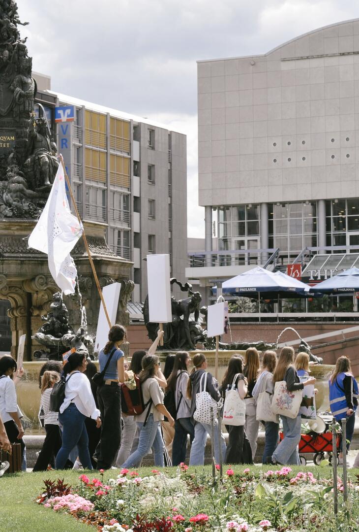 Mädchendemo in Mannheim setzt Zeichen für Gleichberechtigung und Mädchenrechte