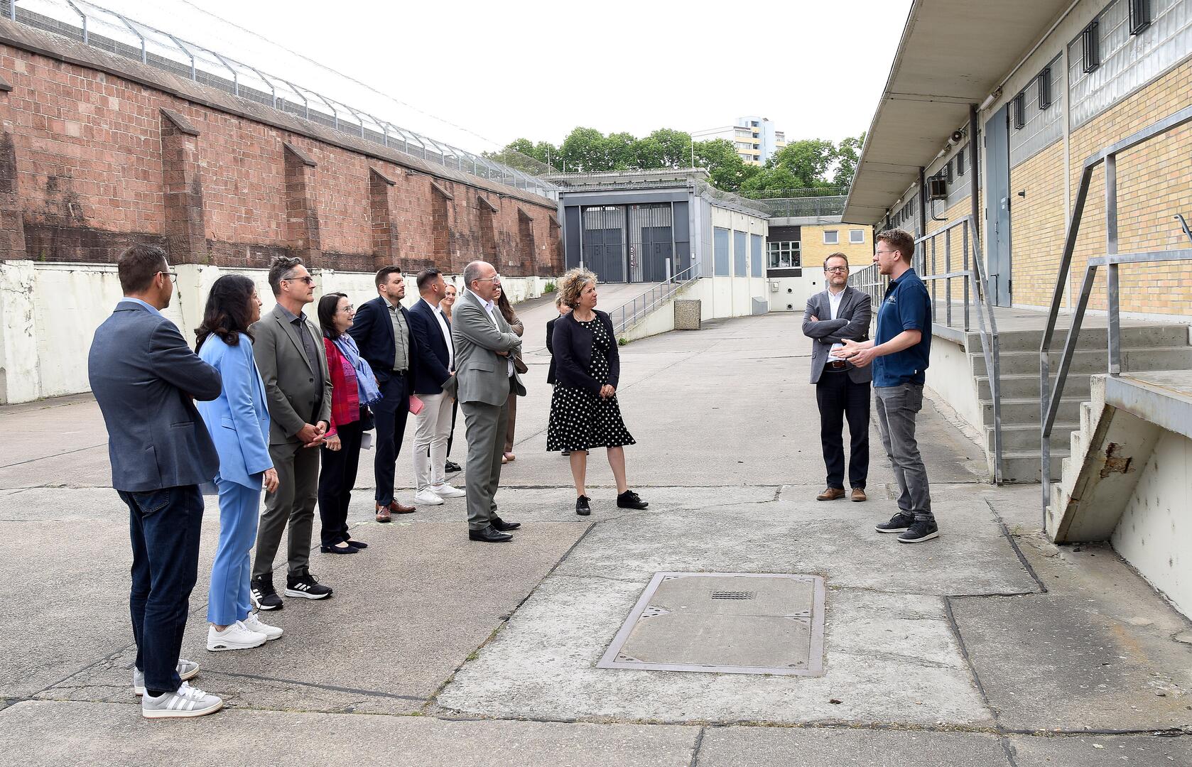 OB Specht bei der JVA Mannheim