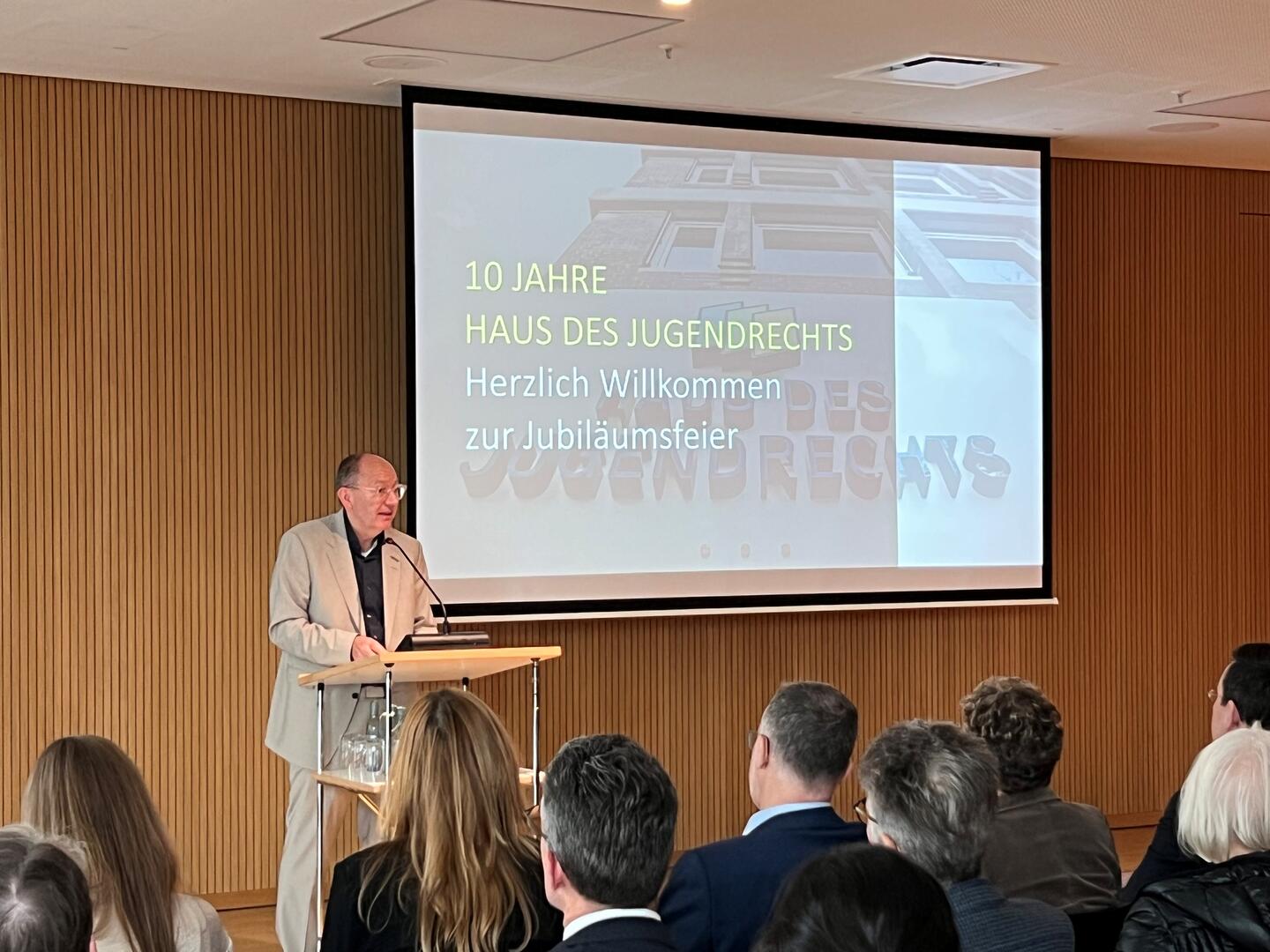 Oberbürgermeister Christian Specht bei der Jubiläumsfeier 10 Jahre Haus des Jugendrechts in Mannheim