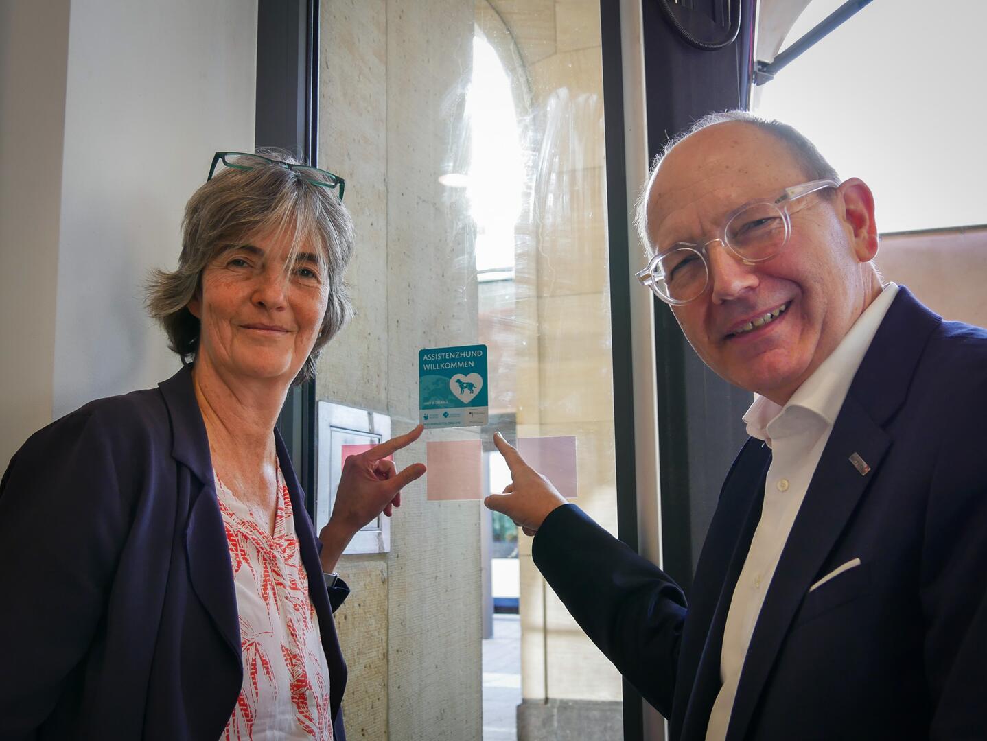 Oberbürgermeister Christian Specht und Ursula Frenz, Beauftragte für die Belange von Menschen mit Behinderungen