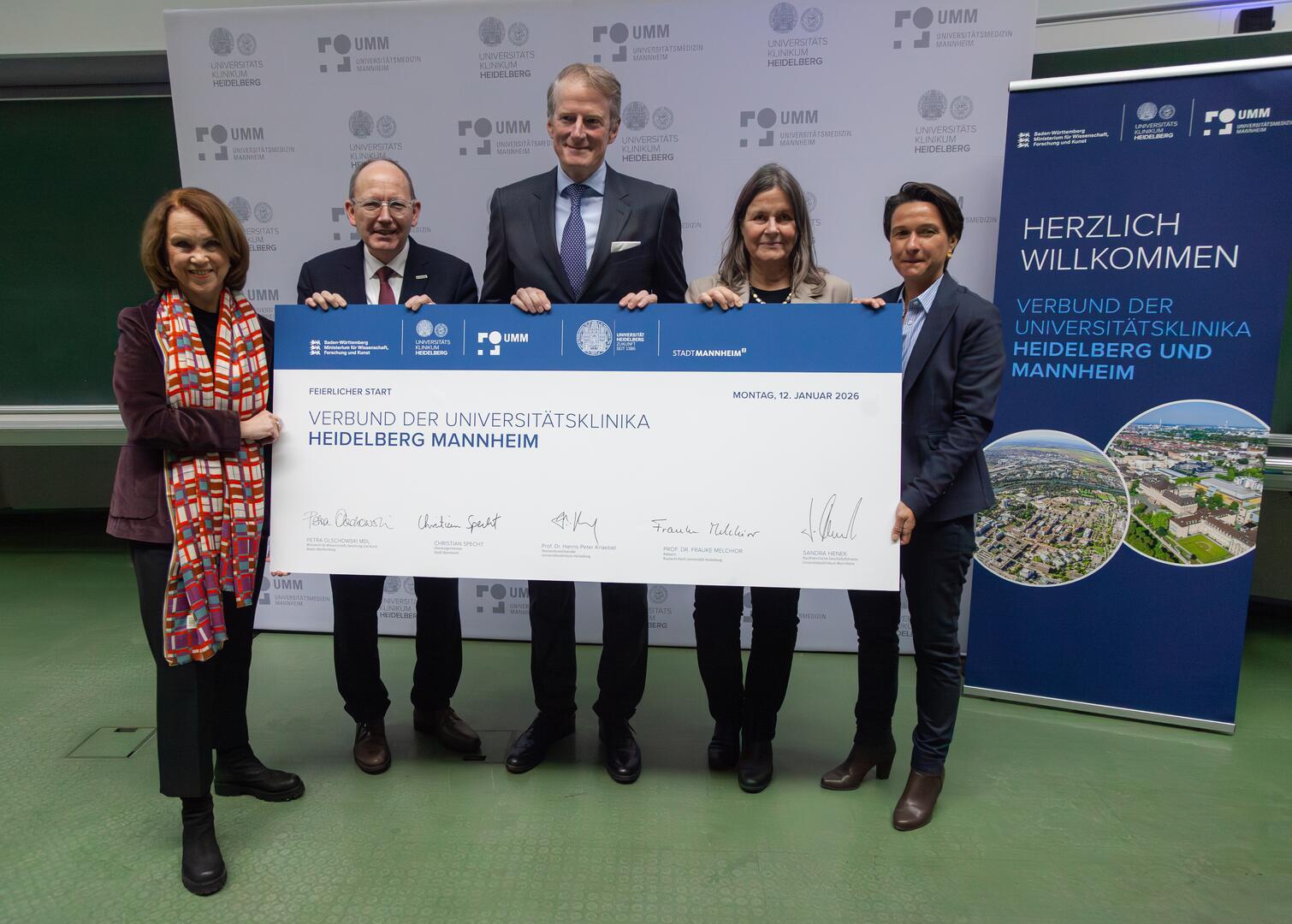 Petra Olschowski, Ministerin für Wissenschaft, Forschung und Kunst Baden-Württemberg, Oberbürgermeister Christian Specht, Prof. Dr. Hanns-Peter Knaebel, Vorstandsvorsitzender Universitätsklinikum Heidelberg, Prof. Dr. Frauke Melchior, Rektorin Ruprecht-Karls-Universität Heidelberg, Sandra Henek, Kaufmännische Geschäftsführerin Universitätsklinikum Mannheim und (v.l.)