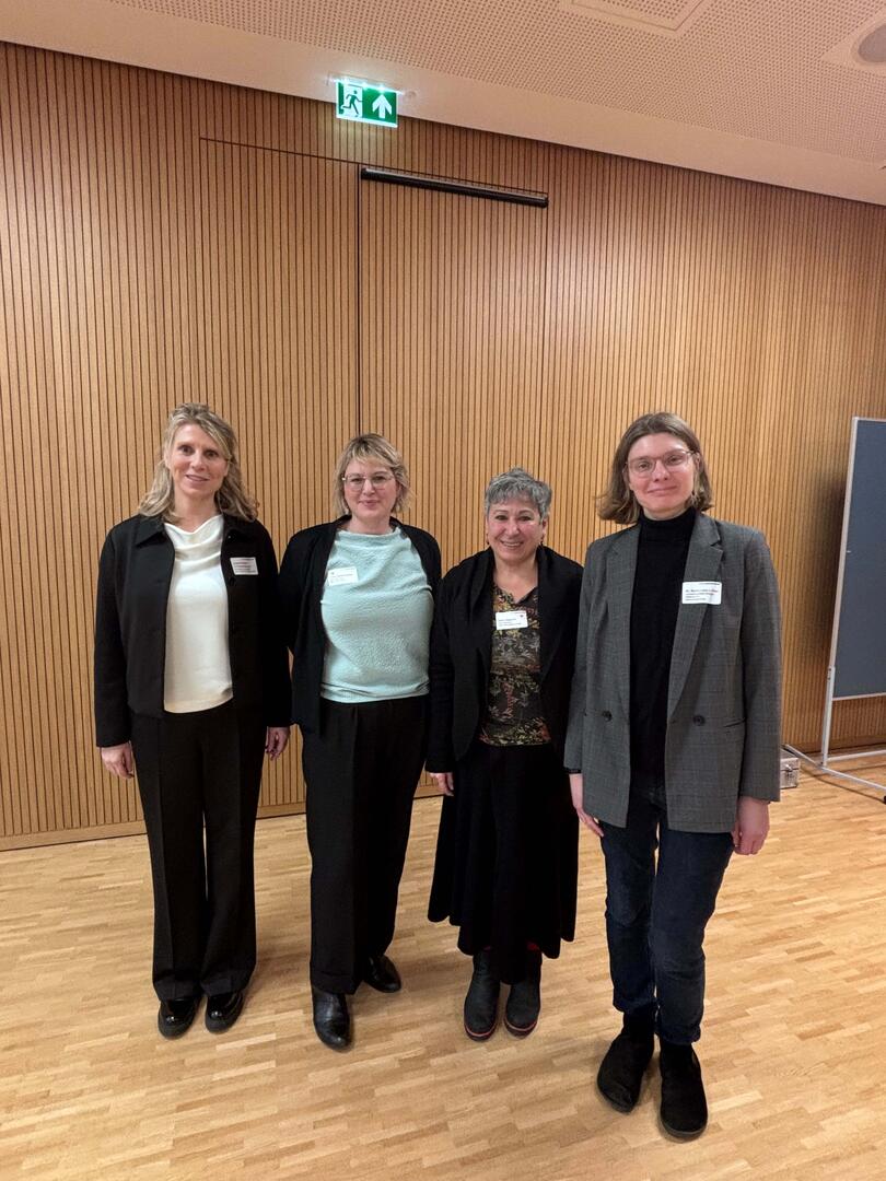 Gleichstellungsbeauftragte der Stadt Mannheim Zahra Deilami und Lena Dunio-Özkan, Fachreferentin Gewalt an Frauen und Prostitution in der Abteilung Gleichstellung.