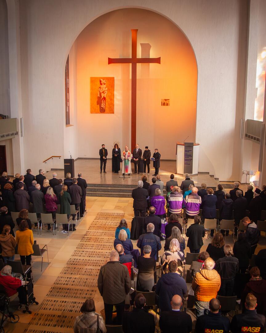 Gedenken an Amokfahrt: Interreligiöses Friedensgebet