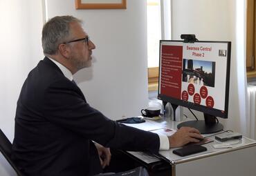 Vergrößerte Ansicht von OB Dr. Kurz beim virtuellen Bürgermeistergipfel