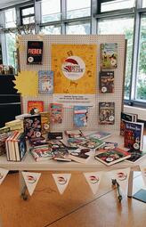 Vergrößerte Ansicht von Foto der Heiss auf Lesen-Ausstellung in der Zweigstelle Herzogenried