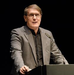 Vergrößerte Ansicht von Kulturbürgermeister Michael Grötsch bei der Verleihung der Helene Hecht-Preise 2021