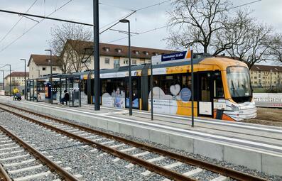 Vergrößerte Ansicht von Nach rund acht Monaten Bauzeit ist der Haltepunkt Bensheimer Straße seit 20. März wieder für den regulären, zweigleisigen Betrieb der Linie 5 freigegeben.