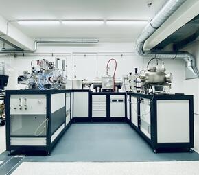 Vergrößerte Ansicht von Blick ins Labor: Radiokohlenstoff-Massenspektrometer