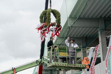 Vergrößerte Ansicht von Richtfest für BAUHAUS auf Columbus (02)