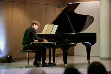 Vergrößerte Ansicht von Gedenkveranstaltung für die Opfer des Holocausts 2024 (06)