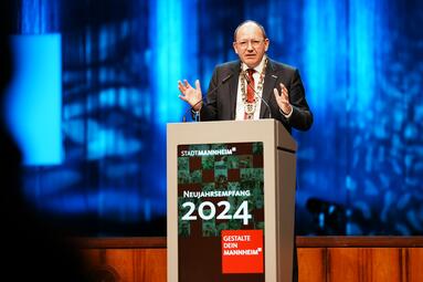 Vergrößerte Ansicht von Oberbürgermeister Christian Specht bei seiner Neujahrsansprache 2024