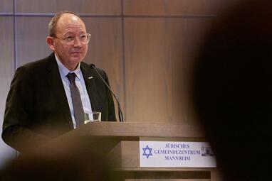 Vergrößerte Ansicht von Gedenkveranstaltung für die Opfer des Holocausts 2024 (04)