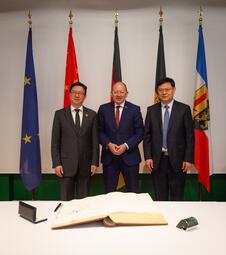 Vergrößerte Ansicht von Besuch einer Delegation aus Qingdao (04)