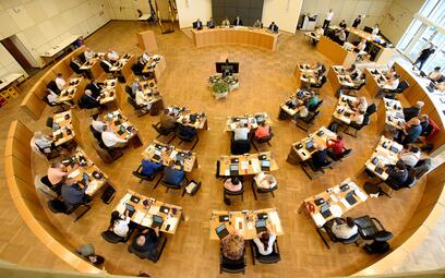 Vergrößerte Ansicht von Die Mitglieder des neuen Gemeinderats bei der konstituierenden Sitzung