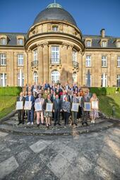 Vergrößerte Ansicht von Europapreis-Verleihung vor der Villa Reitzenstein