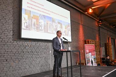 Vergrößerte Ansicht von Wiedereröffnung U Halle (01)