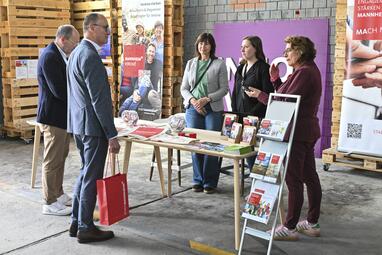 Vergrößerte Ansicht von Wiedereröffnung U Halle (02)