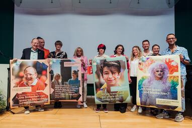 Vergrößerte Ansicht von Diskussionsrunde unter Moderation von Janboris Ann-Kathrin Rätz