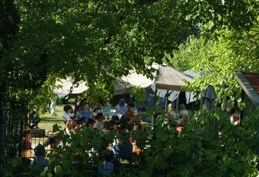 Vergrößerte Ansicht von Abschlussveranstaltung im Park der Heinrich-Vetter-Stiftung in Ilvesheim