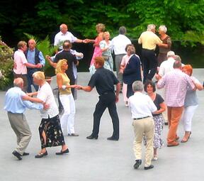 Vergrößerte Ansicht von Tanz mit...